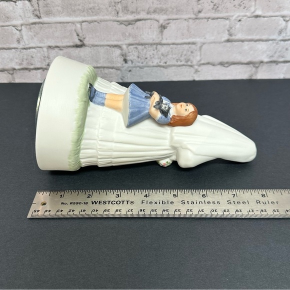 THE BRIDE 1985 International Gallery of Art Figurine Music Box w Girl Behind Her - Picture 11 of 13